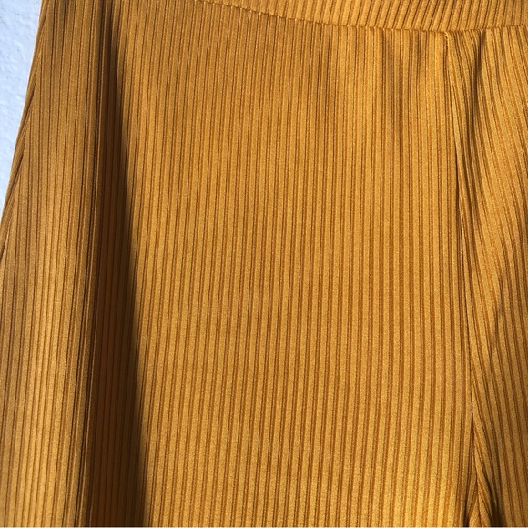 Flowy Ribbed Culottes - Picture 2 of 3